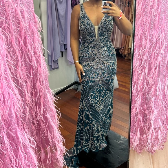 Evening Gown - Picture 3 of 4